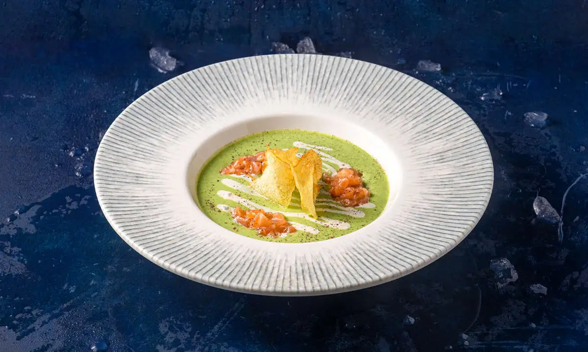 Суп-крем из брокколи с лососем