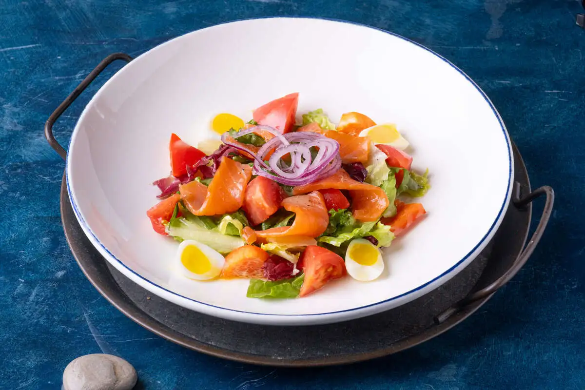 Салат Семга и свежие овощи