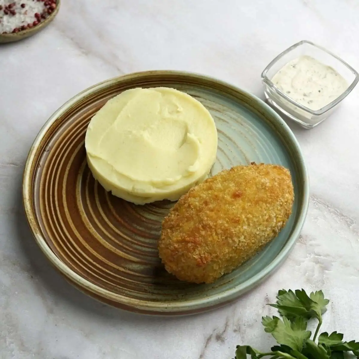 Котлета по-киевски и пюре картофельное