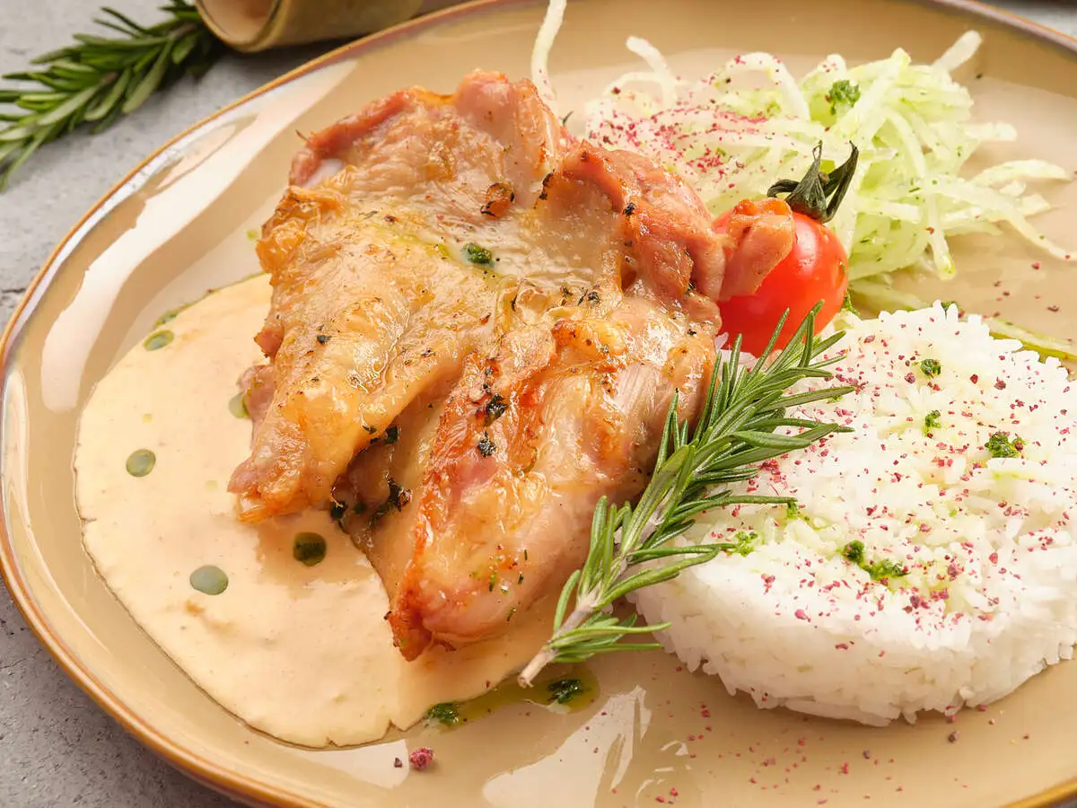 Имбирный цыпленок с рисом и зеленой редькой