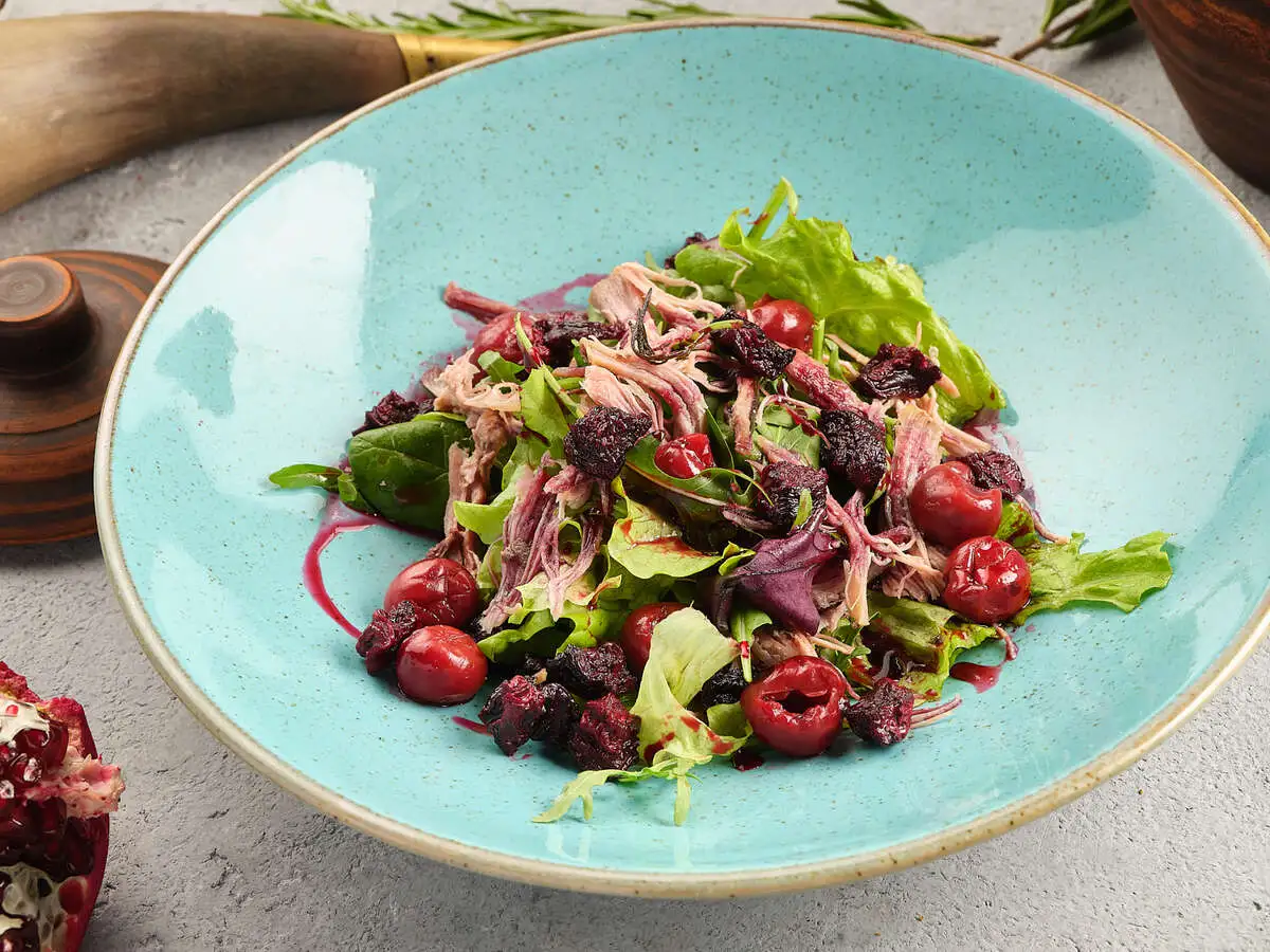 Рваная утка с вишней