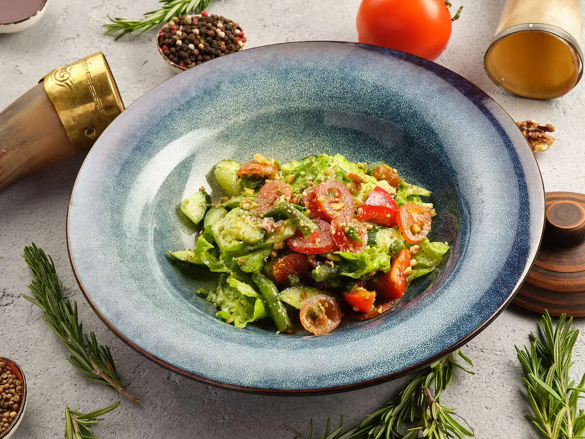 Овощной по-грузински с орехами