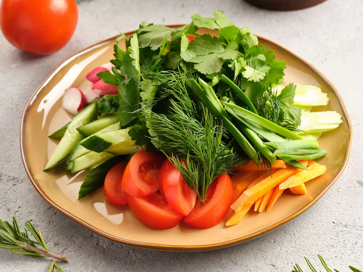 Ассорти зелени и овощей