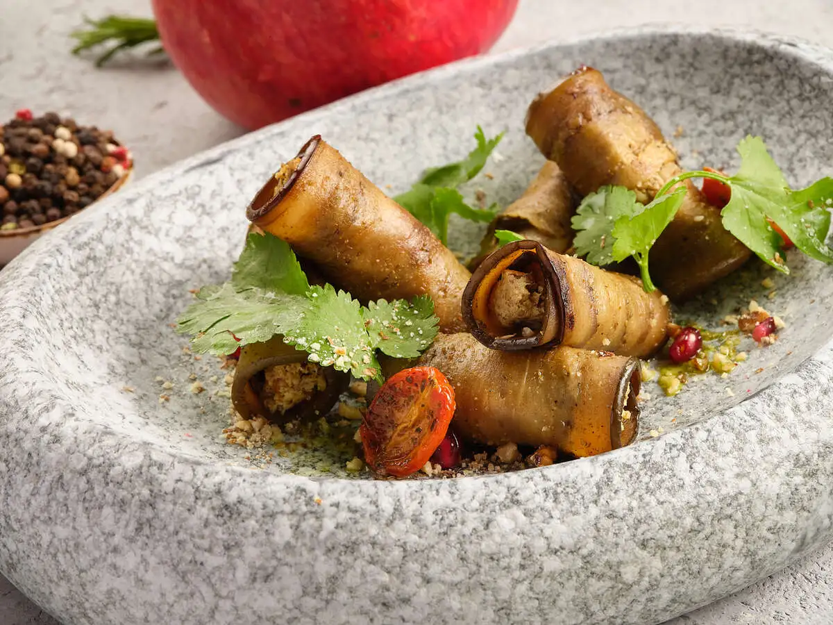 Рулетики из баклажан