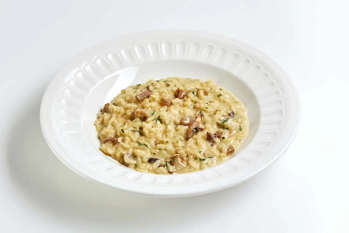 Ризотто с трюфельным соусом в сырной голове Грана Падано