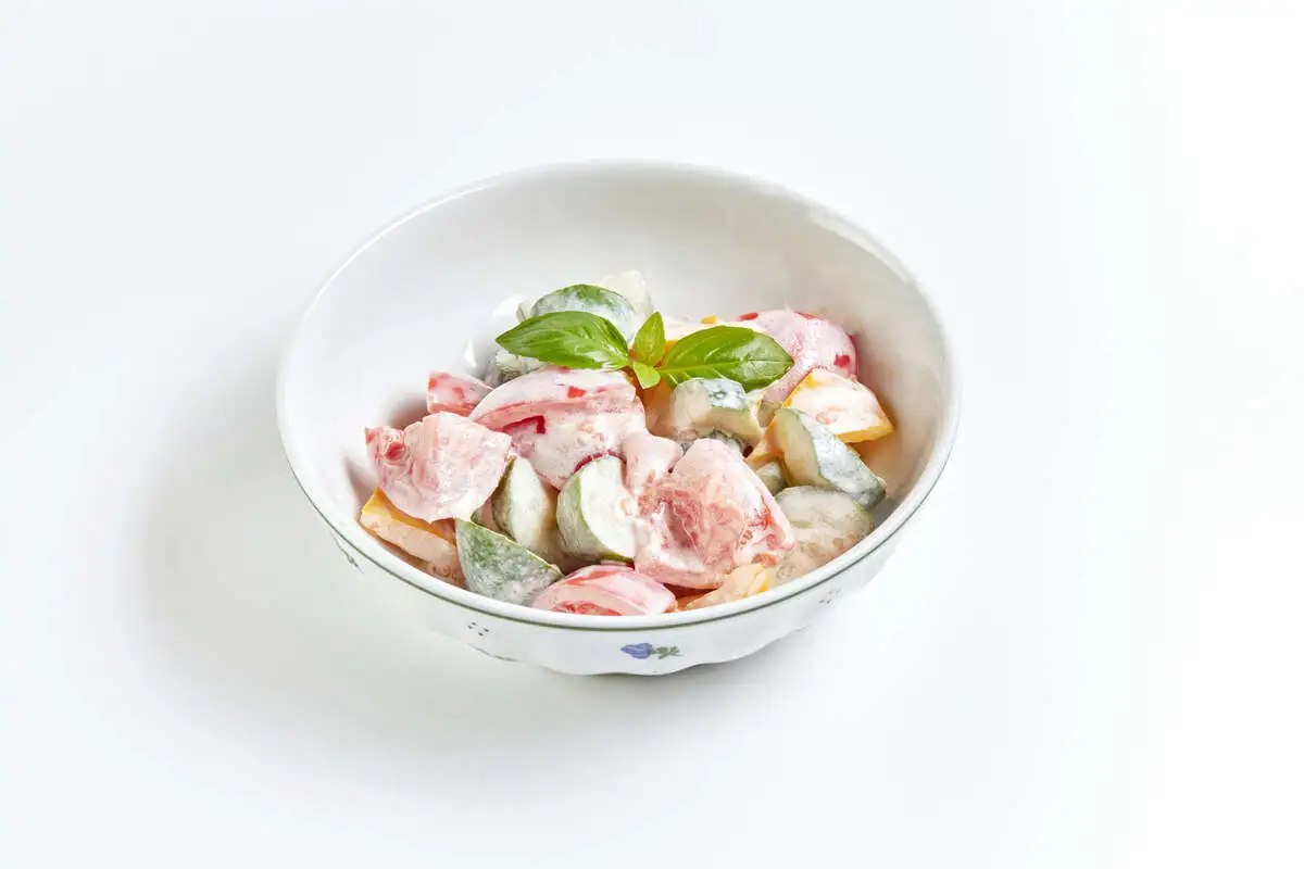 Овощной салат со сметаной