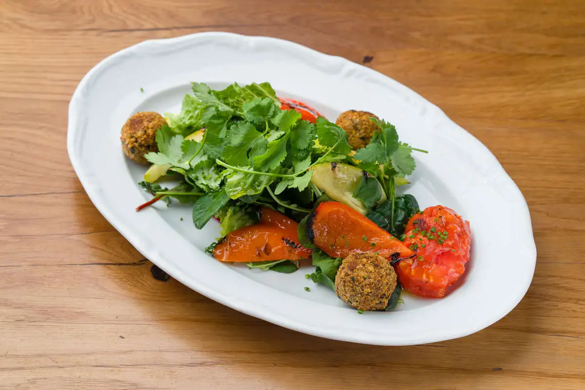 Салат с печеными овощами