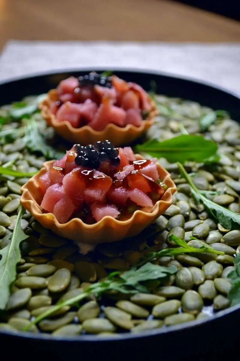 Тарталетки с тунцом