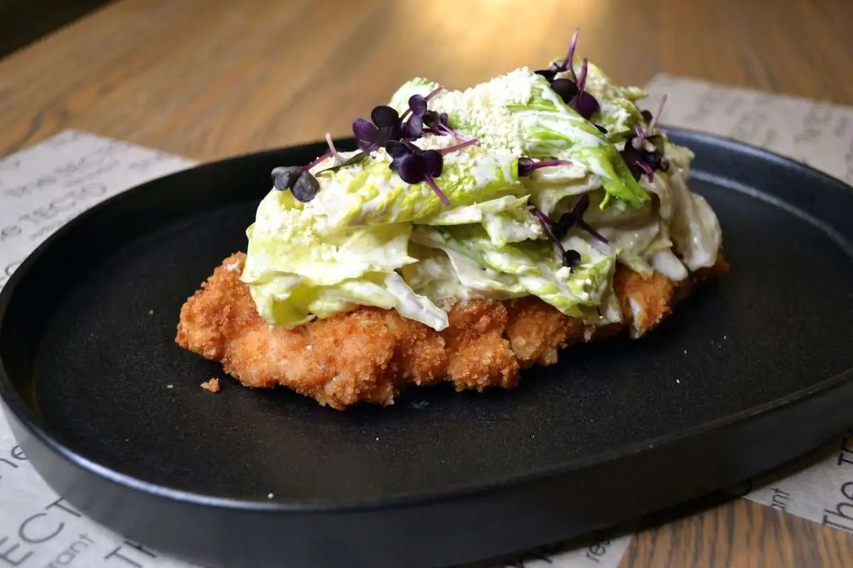 Куриный шницель Цезарь