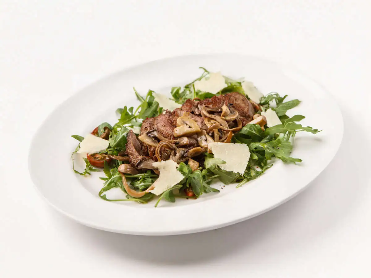 Тальята из говядины с руколой и грибами
