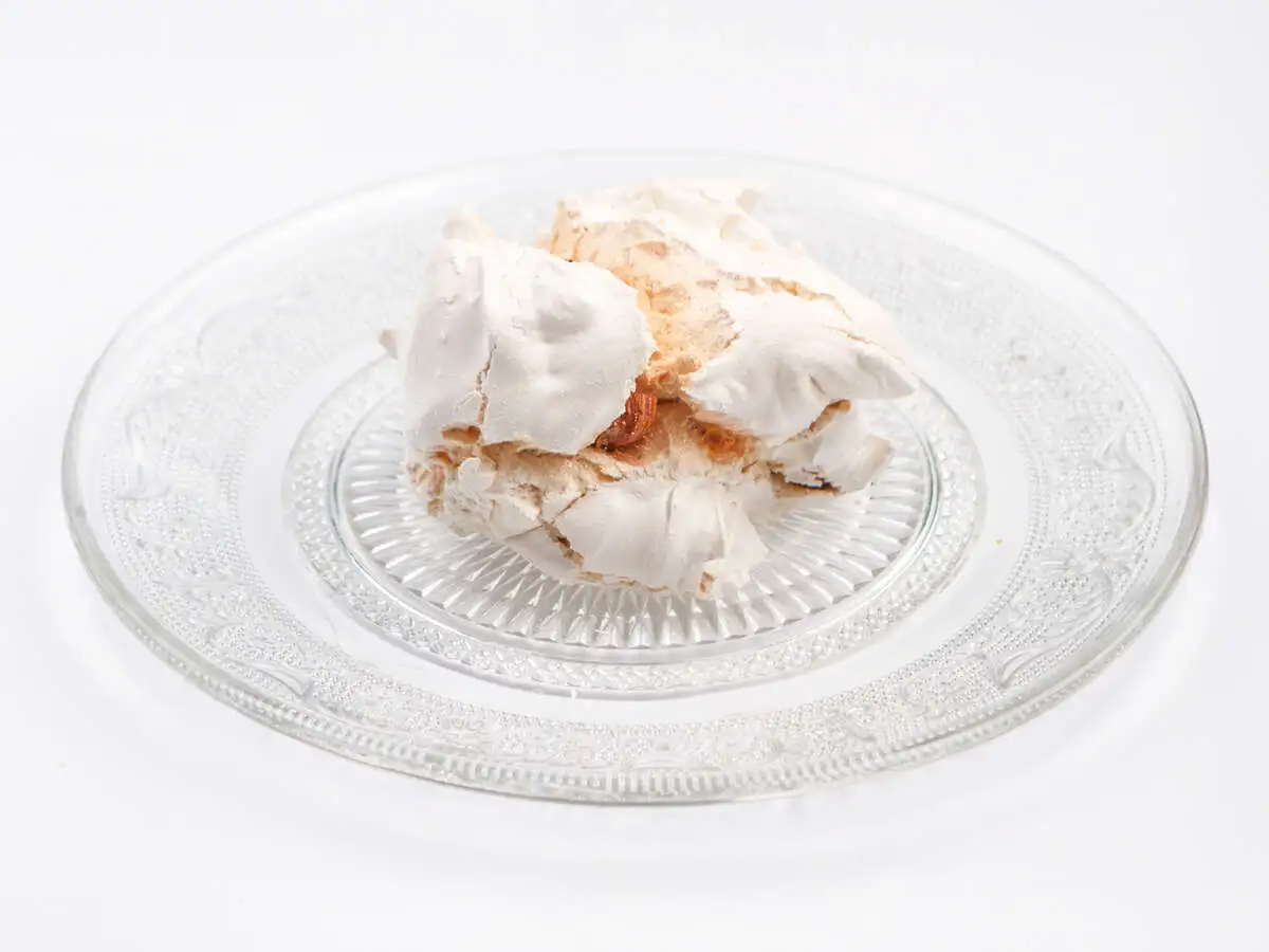 Брутимабони – меренга с миндалём