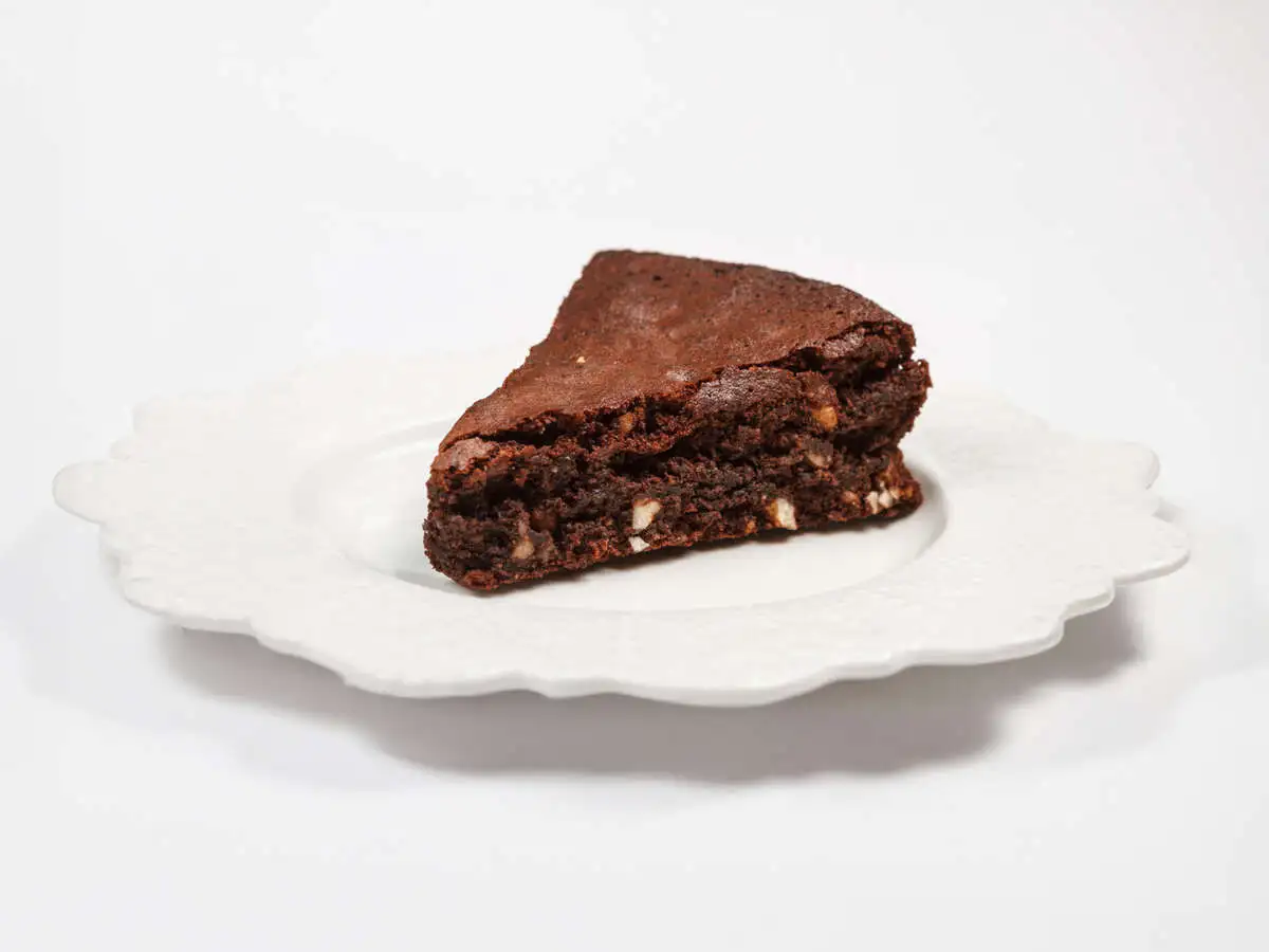 Тёплый шоколадный пирог с фундуком 