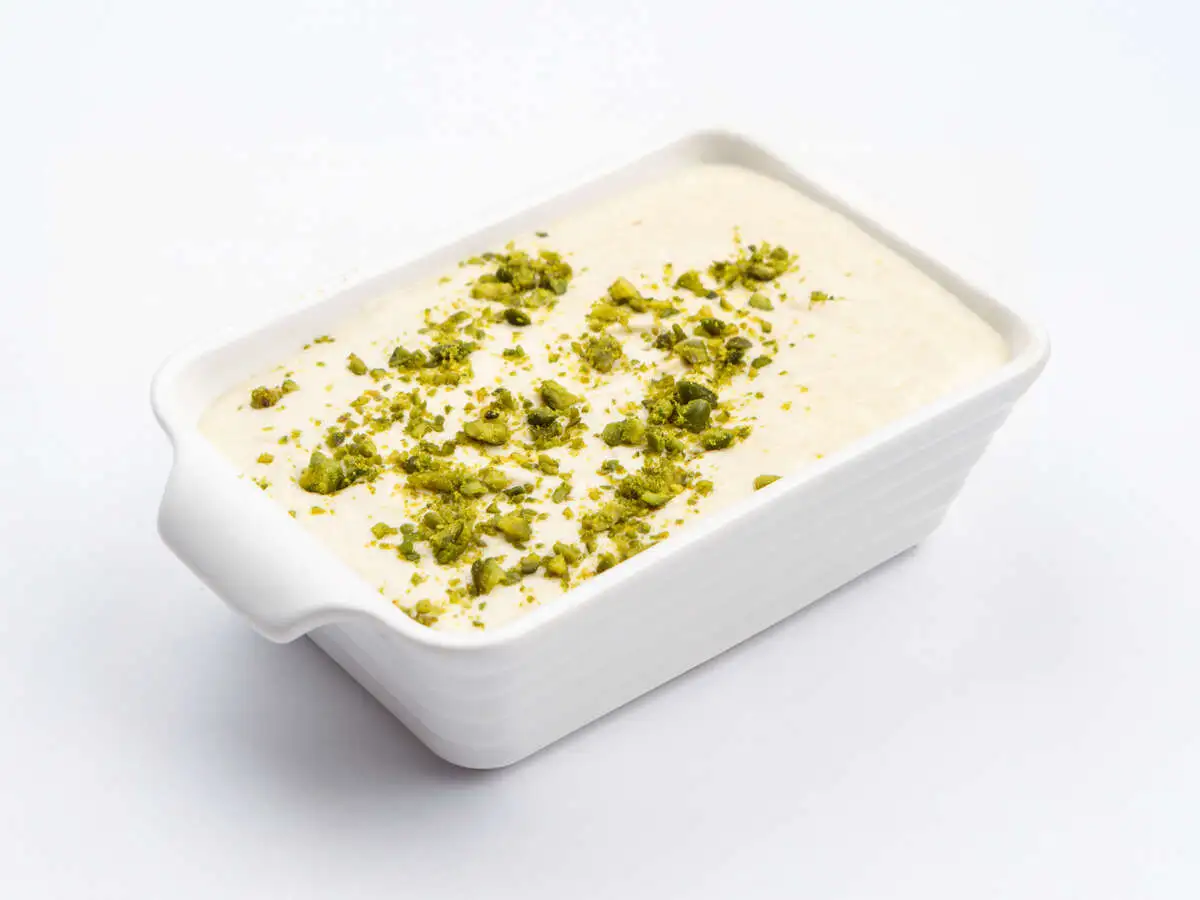 Фисташковый тирамису с малиной