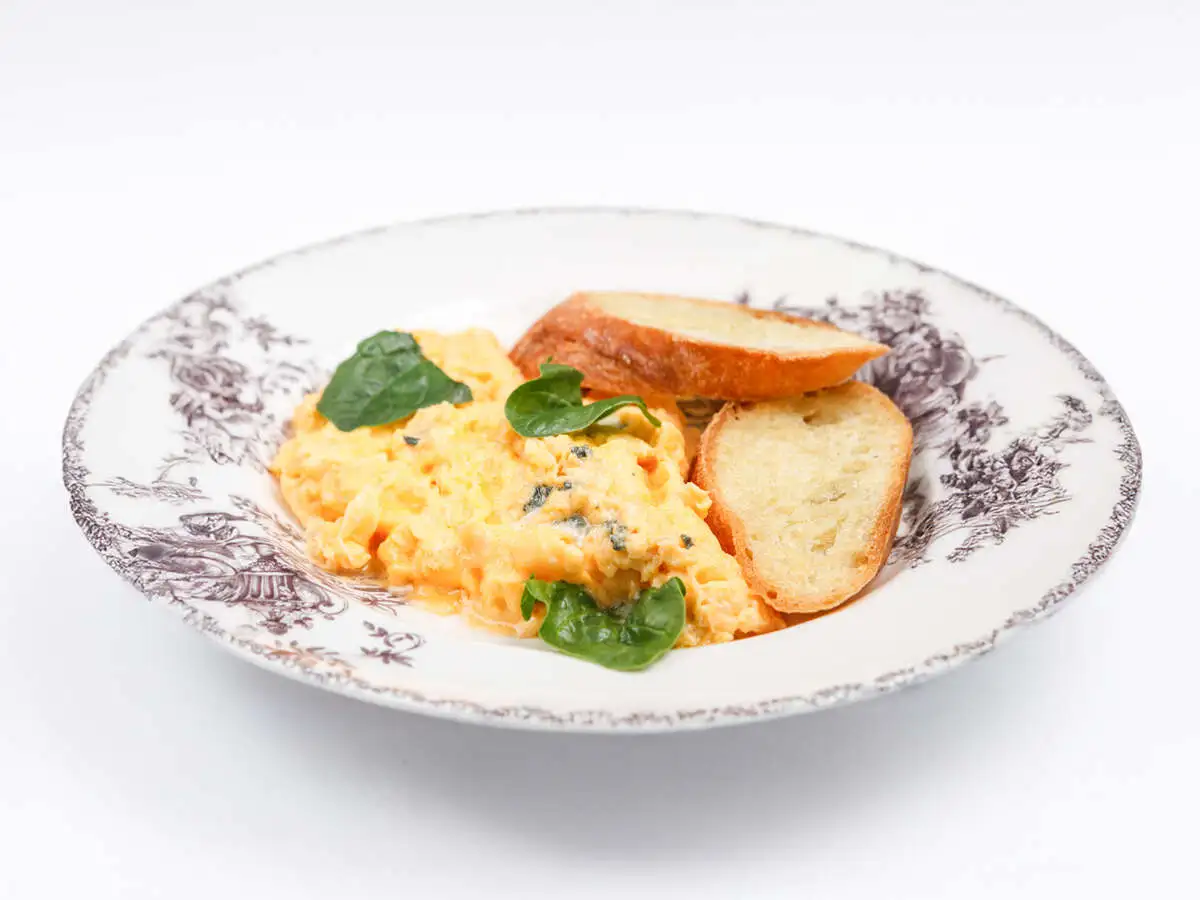 Скрембл с горгонзолой