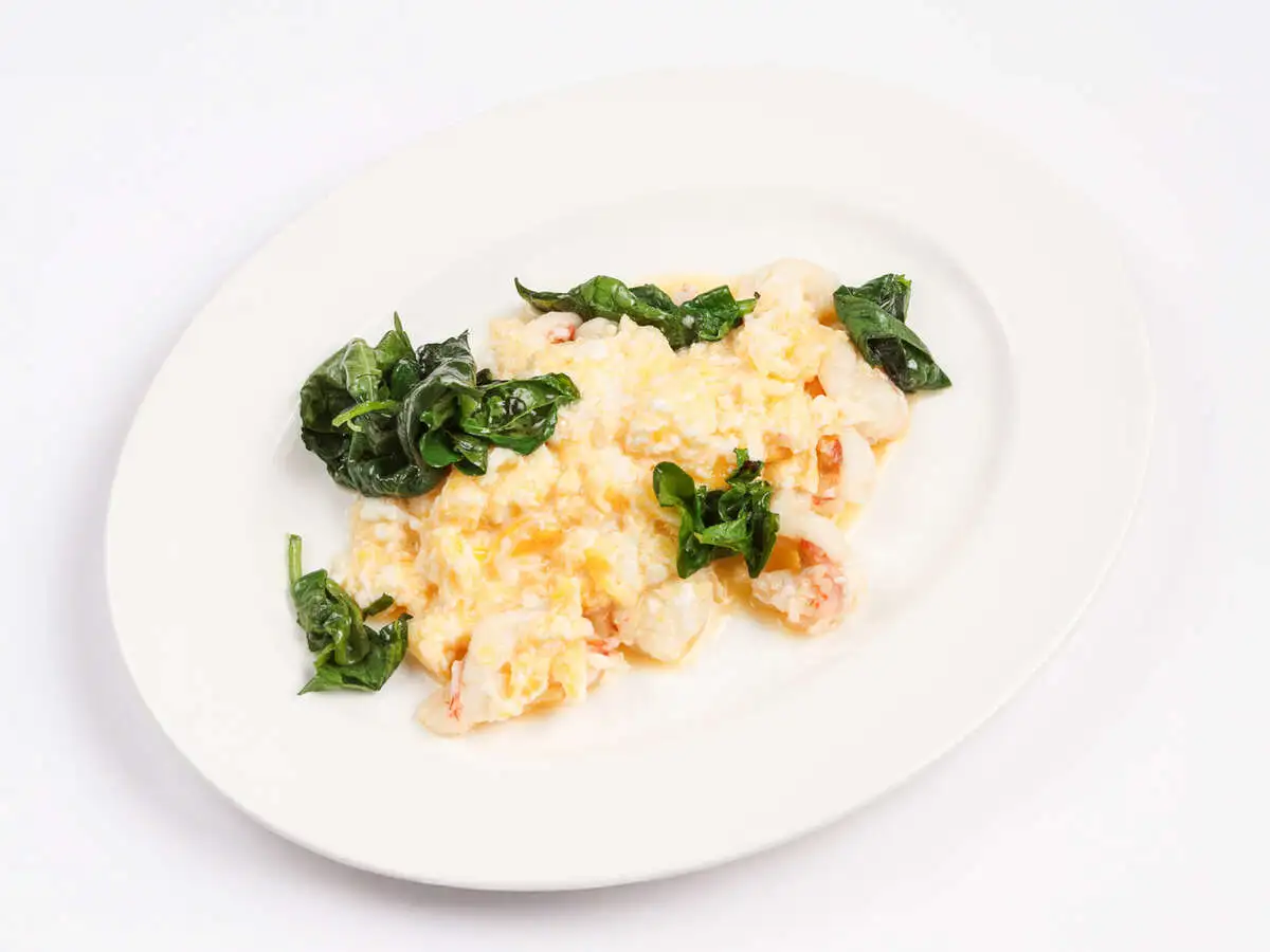 Скрембл с креветками