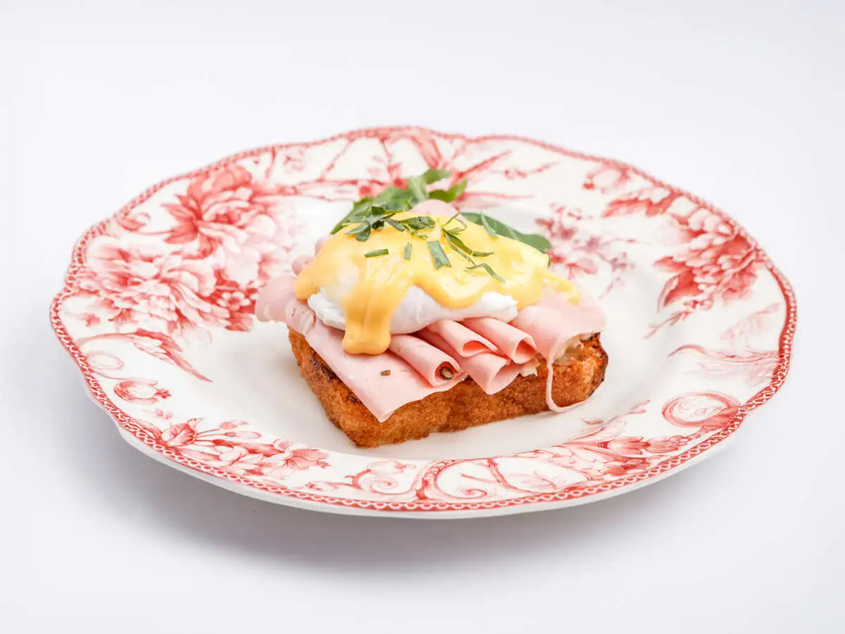 Яйцо Бенедикт с мортаделлой