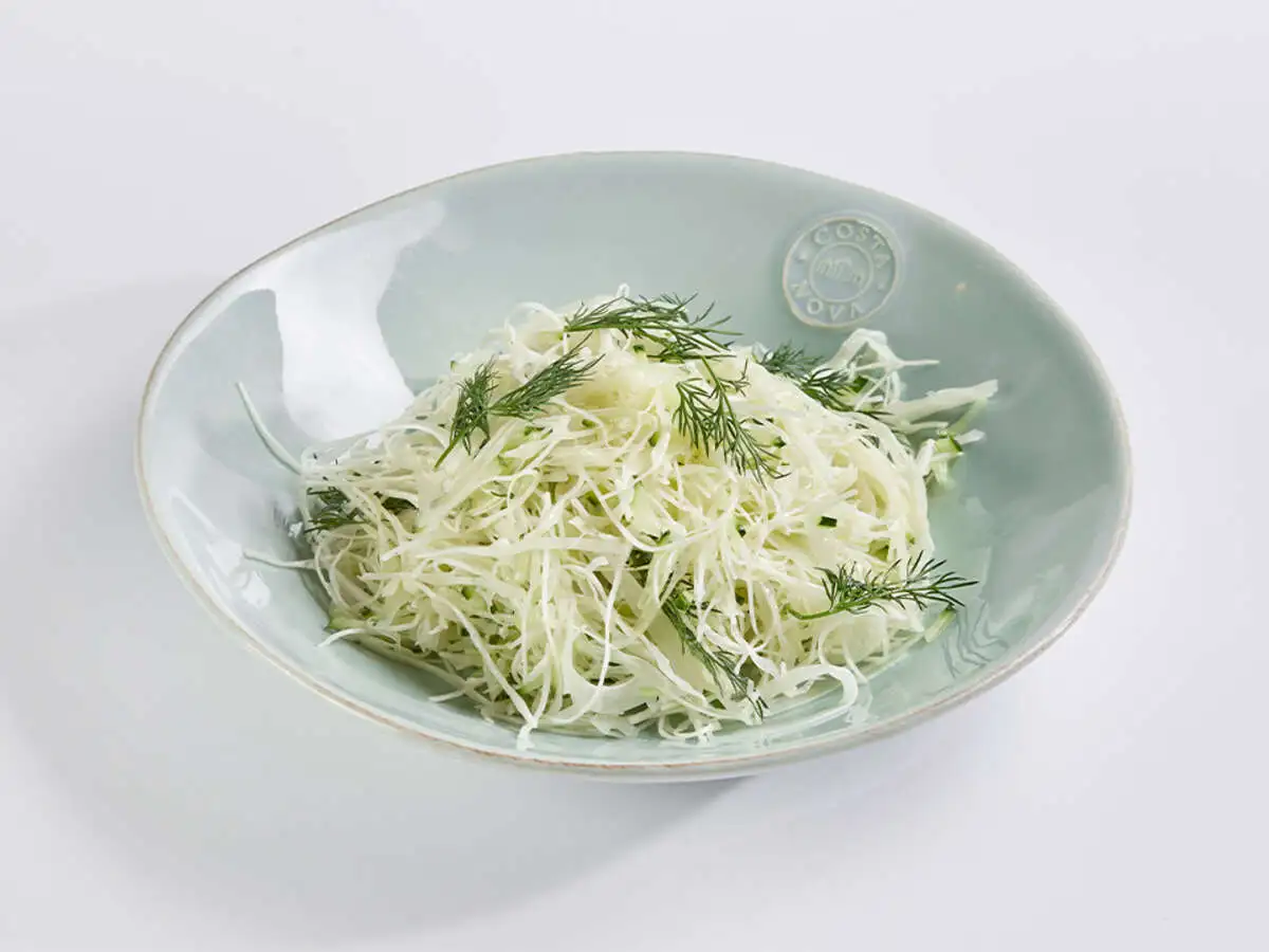 Салат из молодой капусты