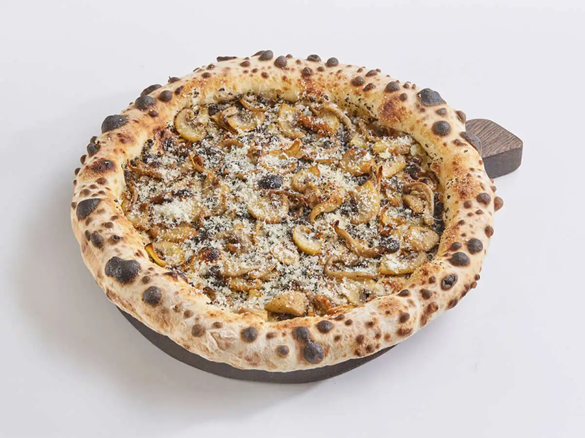 Пицца с трюфельным кремом и грибным миксом