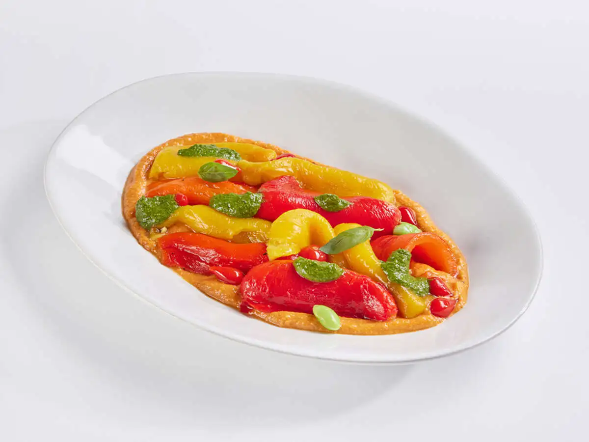 Печеные перцы с соусом ромеско и постным песто