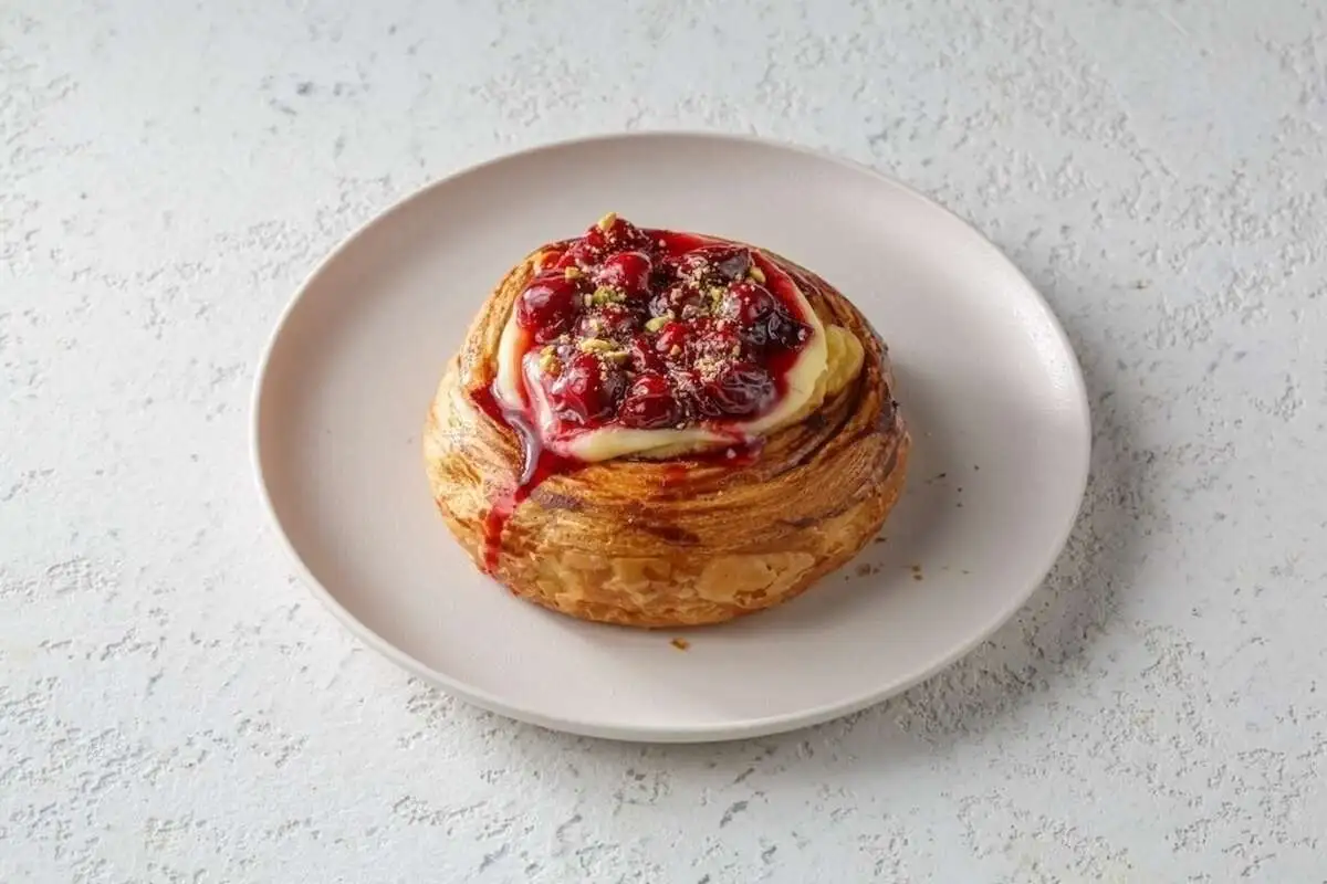 Слойка вишневая 