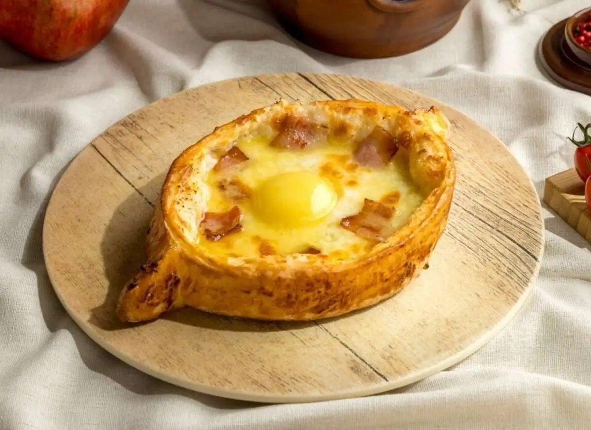 Хачапури Карбонара