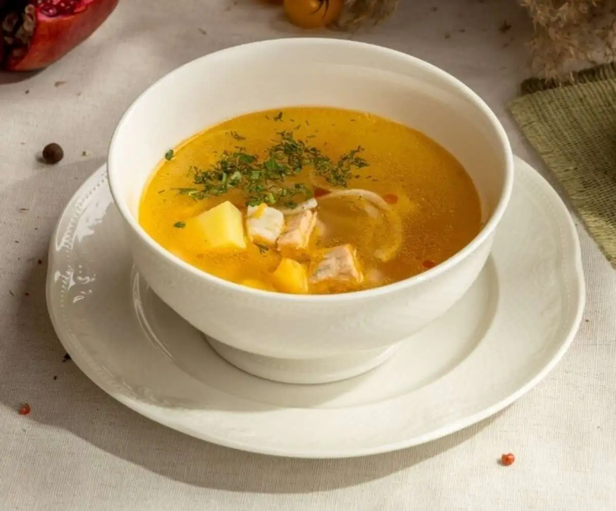 Наваристая уха с красной и белой рыбой