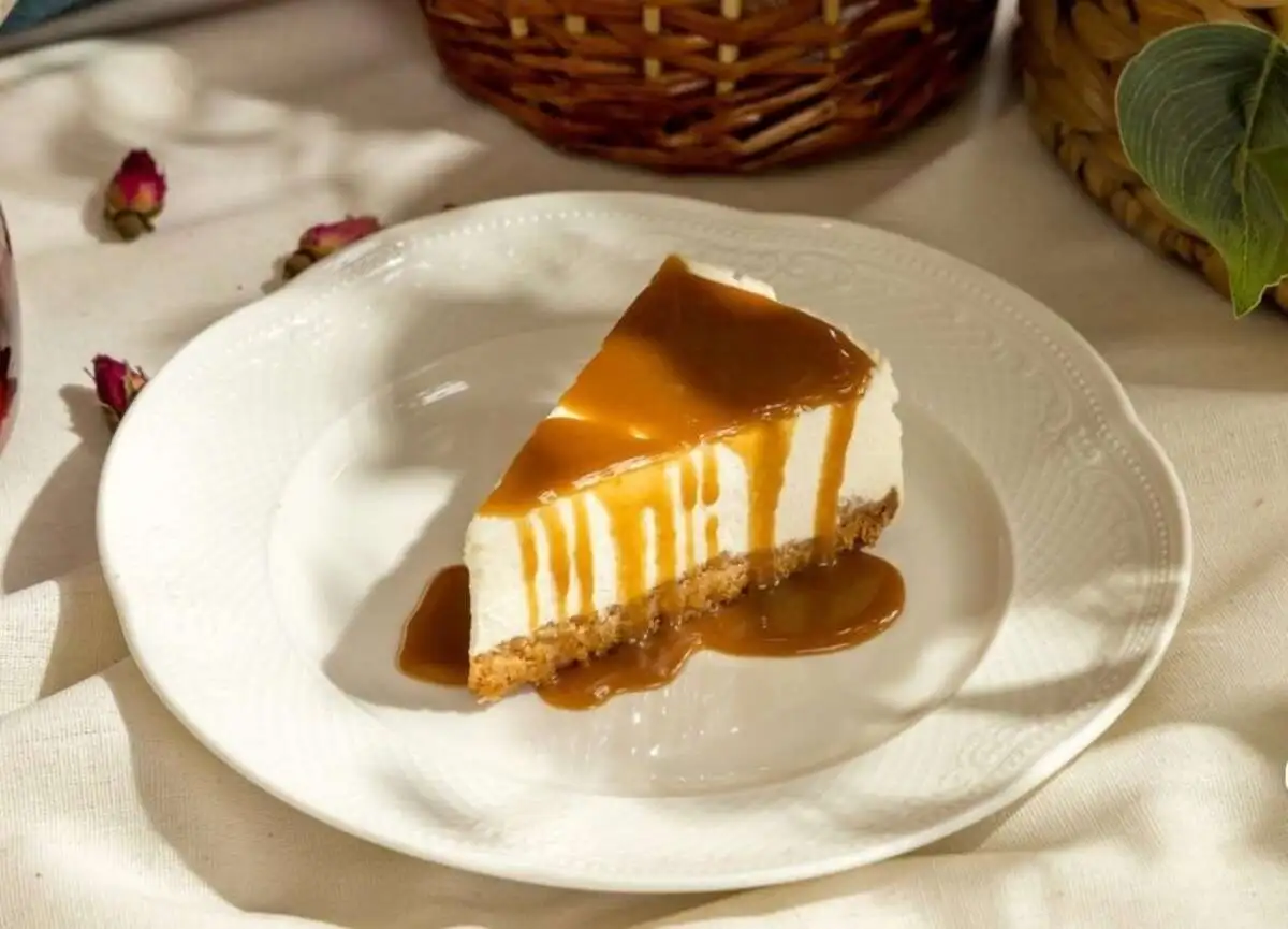 Чизкейк с карамельным соусом