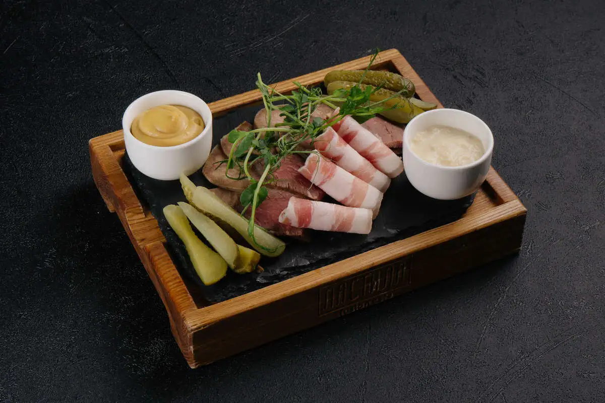 Тарелка мясная