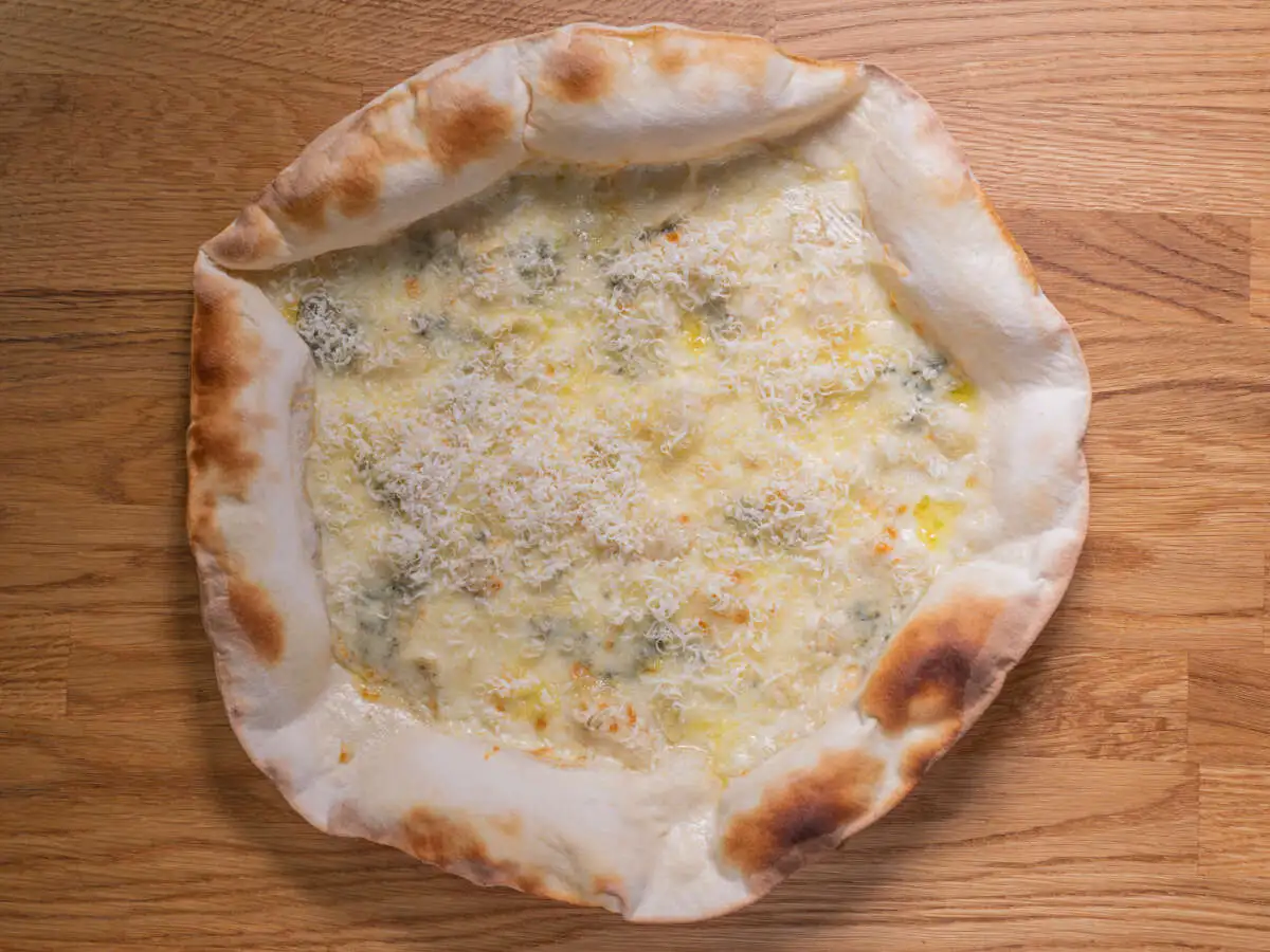 4 сыра на тончайшем тесте