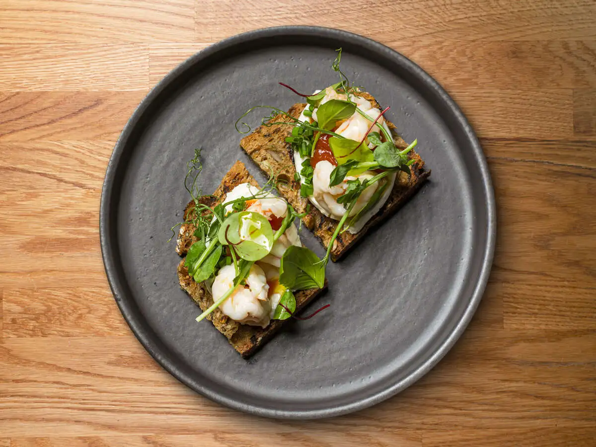 Брускетта с креветкой и сливочным сыром