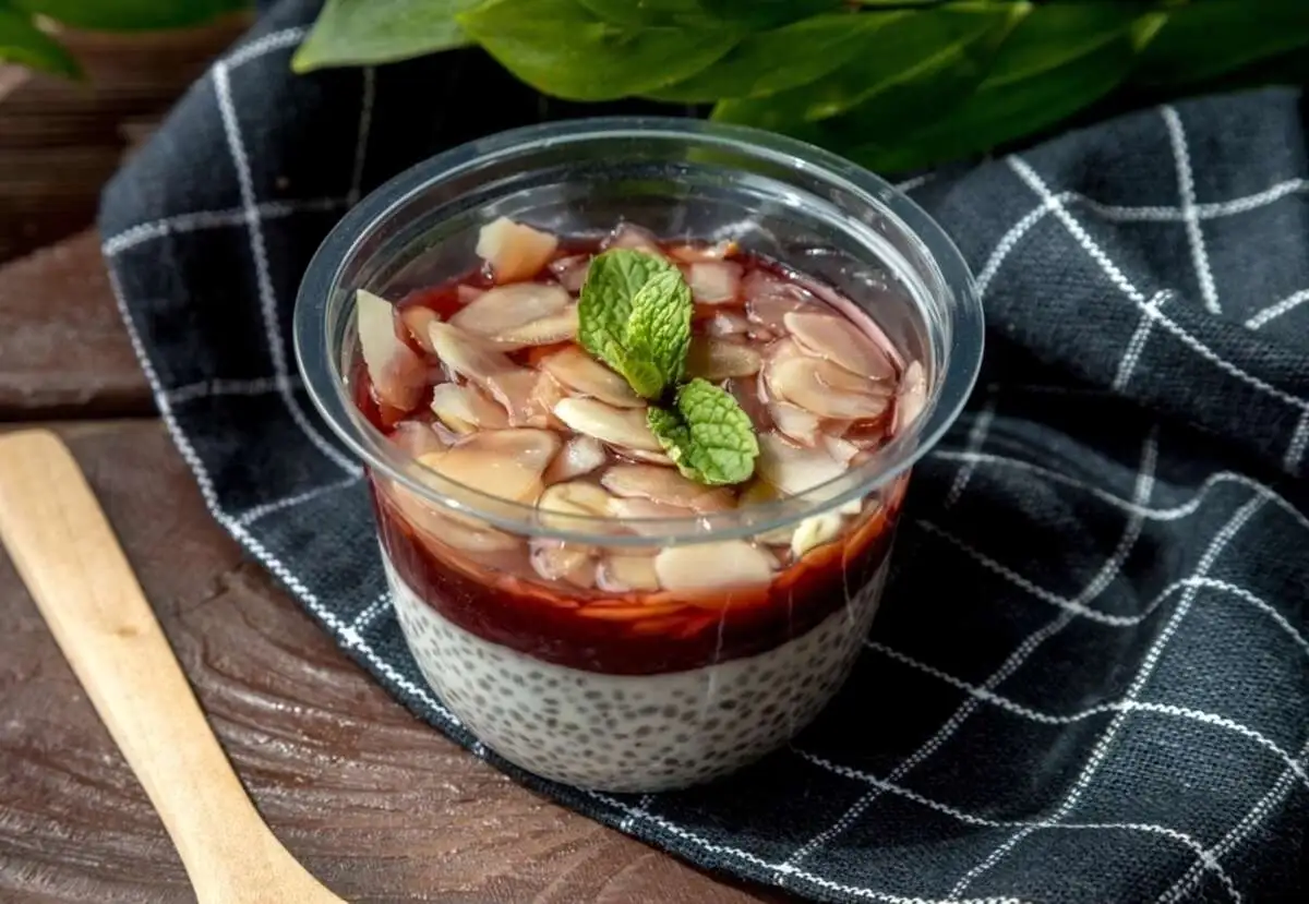 Мусс с клубникой и семенами чиа