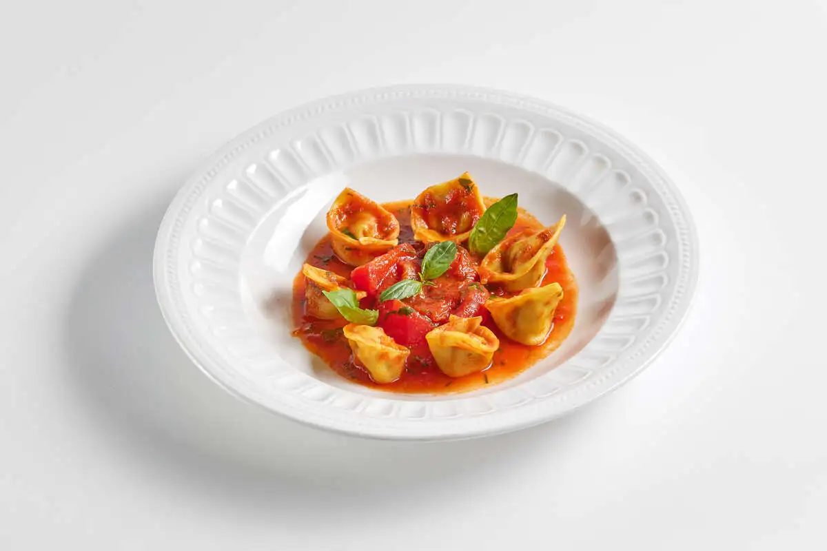 Равиоли с баклажаном в томатном соусе