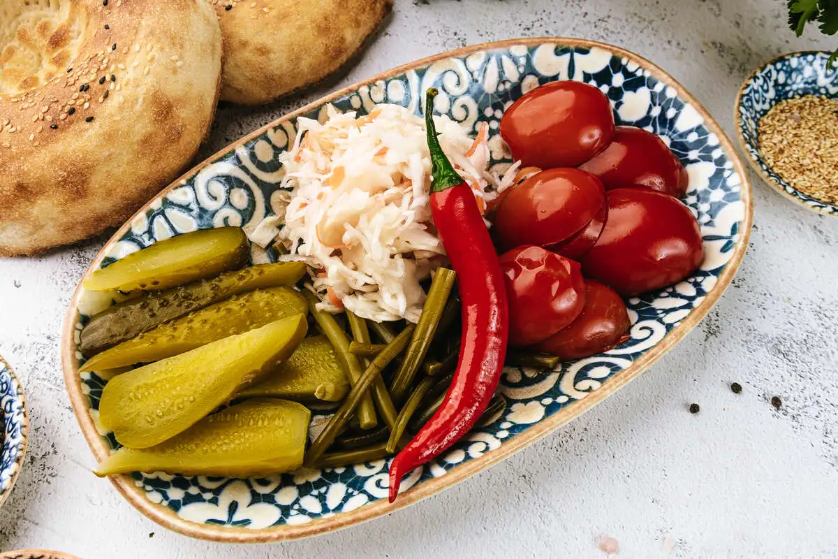 Тарелка разносолов