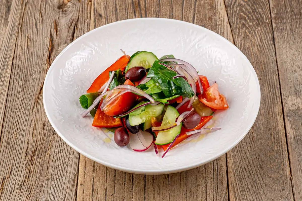 Пост Салат из свежих овощей и оливками