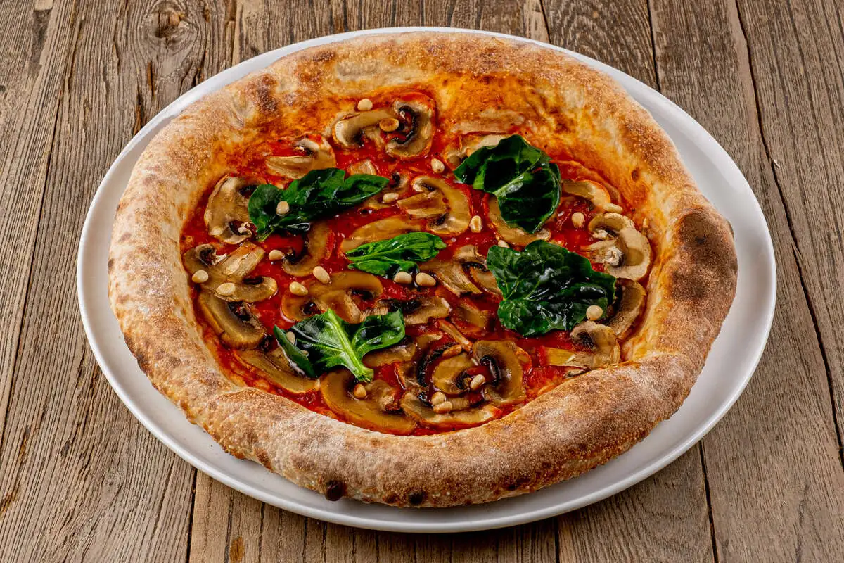 Пост Пицца с шампиньонами и кедровым орехом