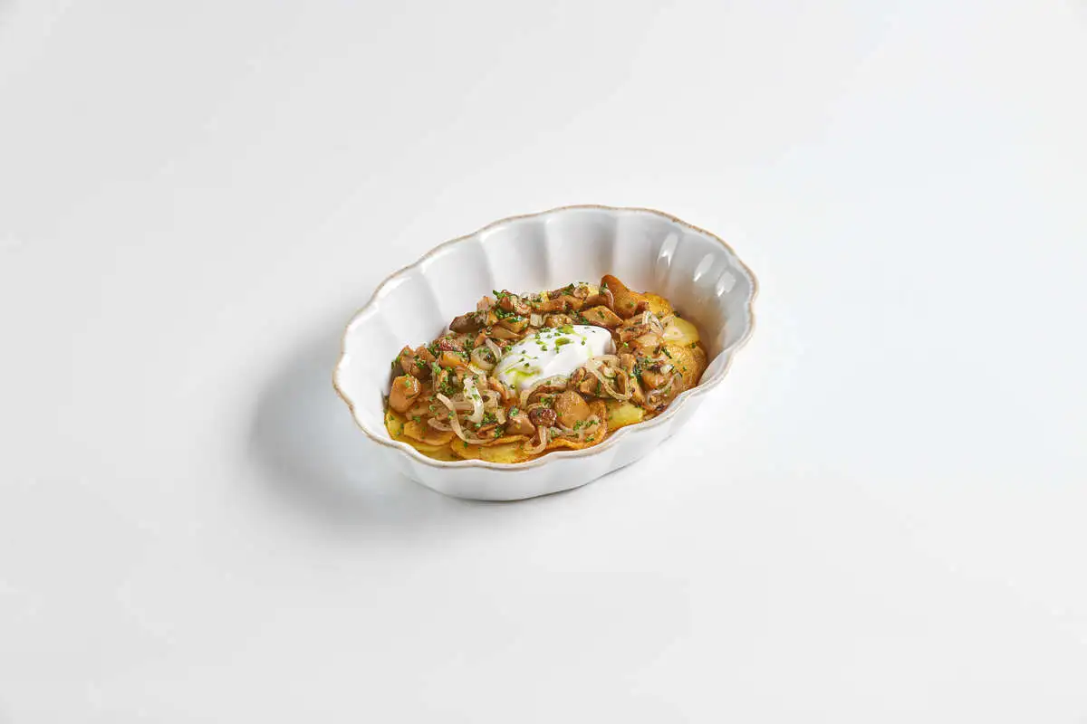 Жареный картофель с белыми грибами