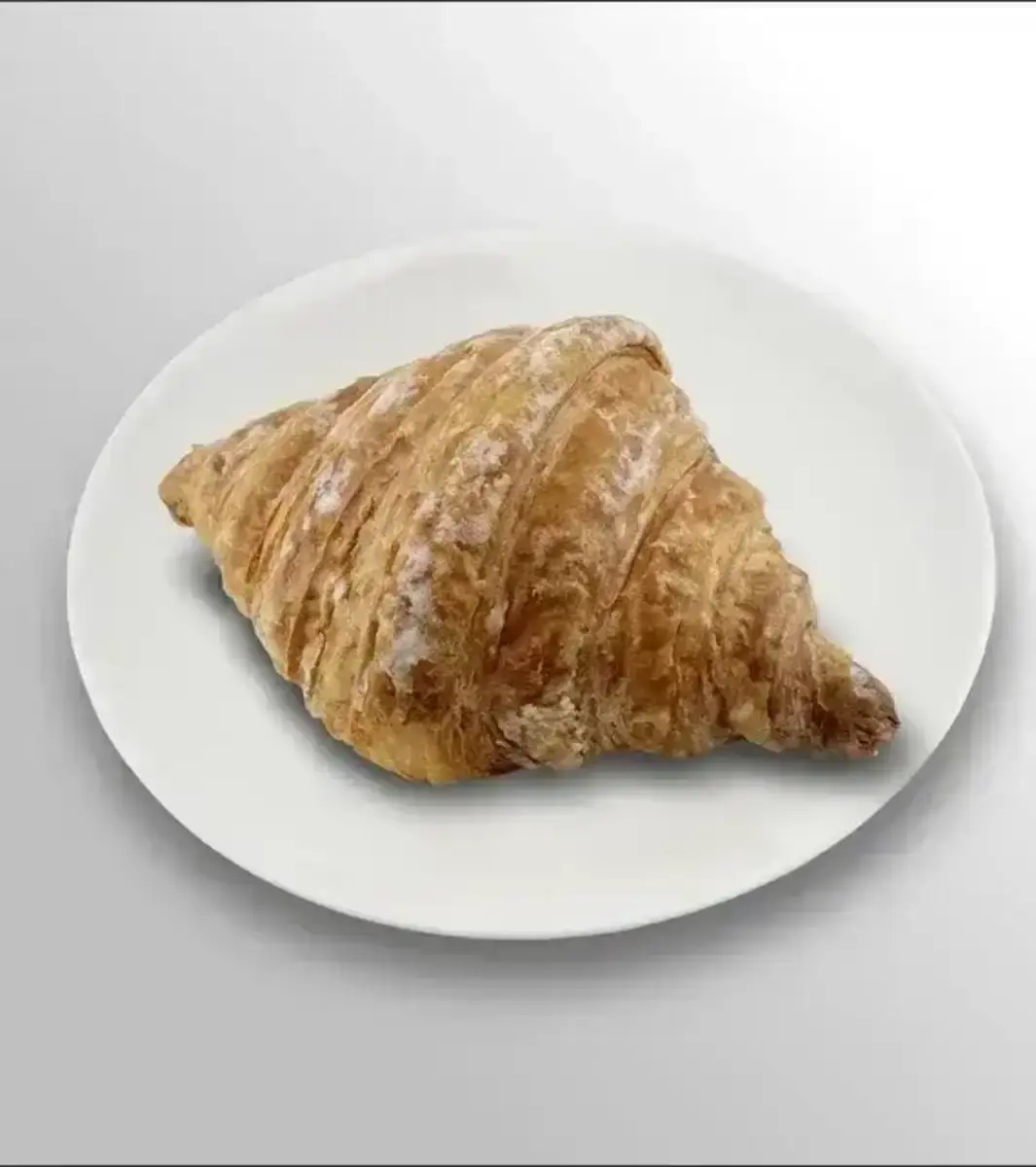 Круассан с малиной