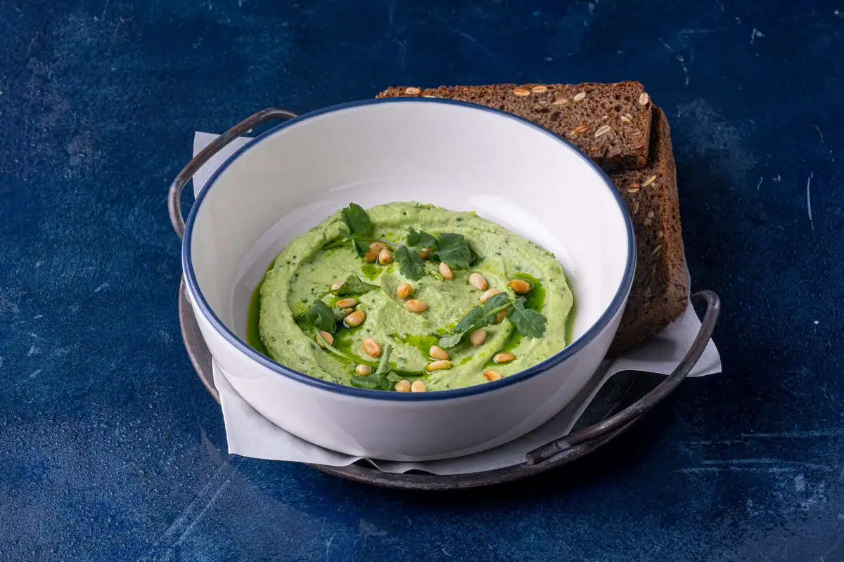 Паштет из брокколи с кедровыми орехами