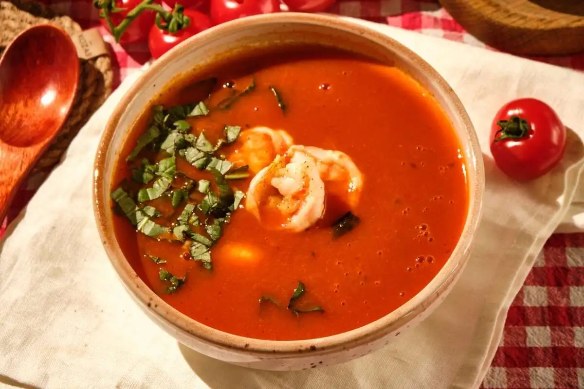 Томатный суп с креветками
