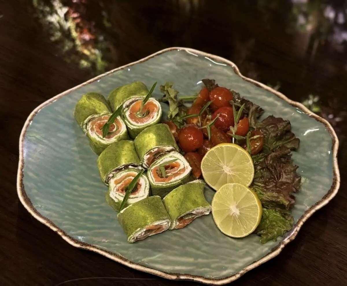 Блинчики из шпината с лососем/Spinach pancakes with salmon