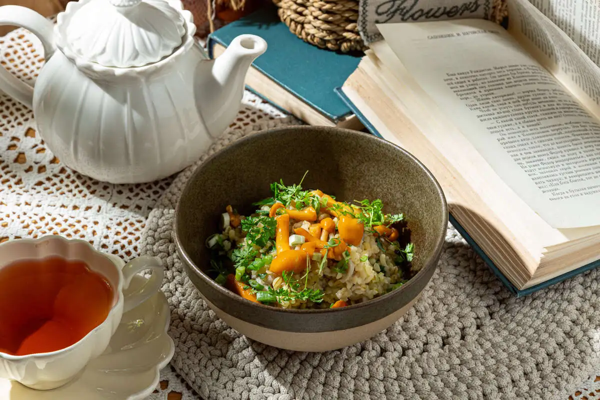 Томленый булгур с вешенками и опятами