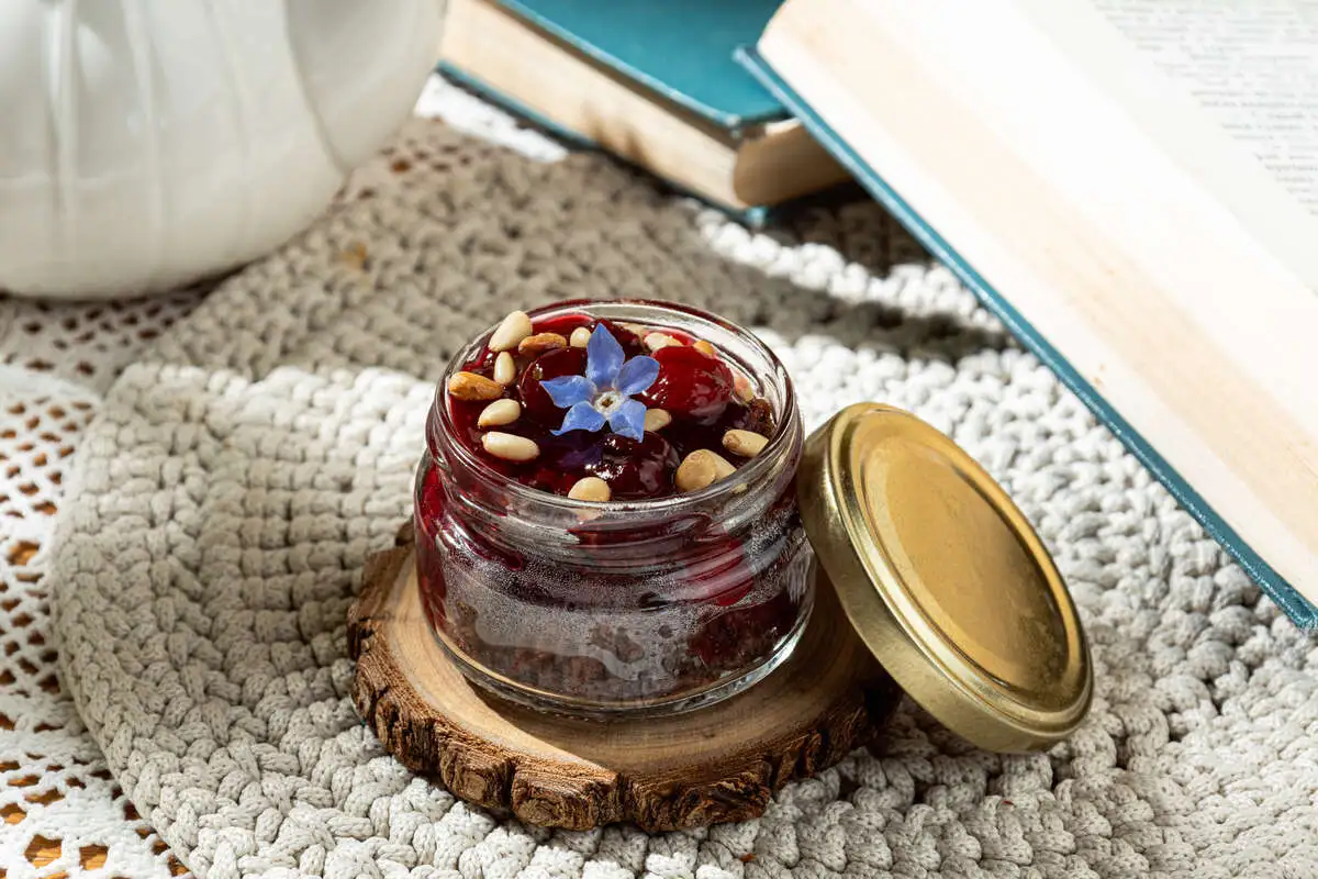 Постный шоколадный трайфл с вишней 