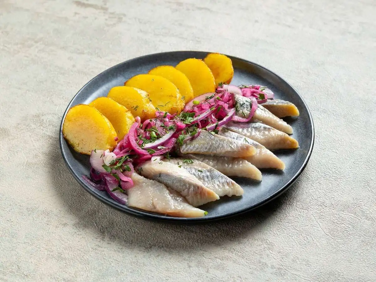 Селедочка с молодым картофелем