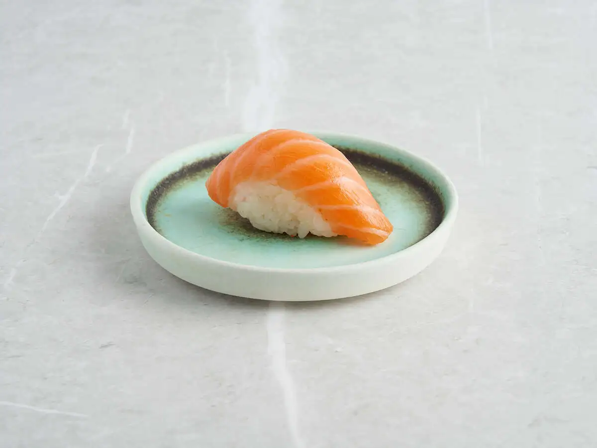 Суши лосось