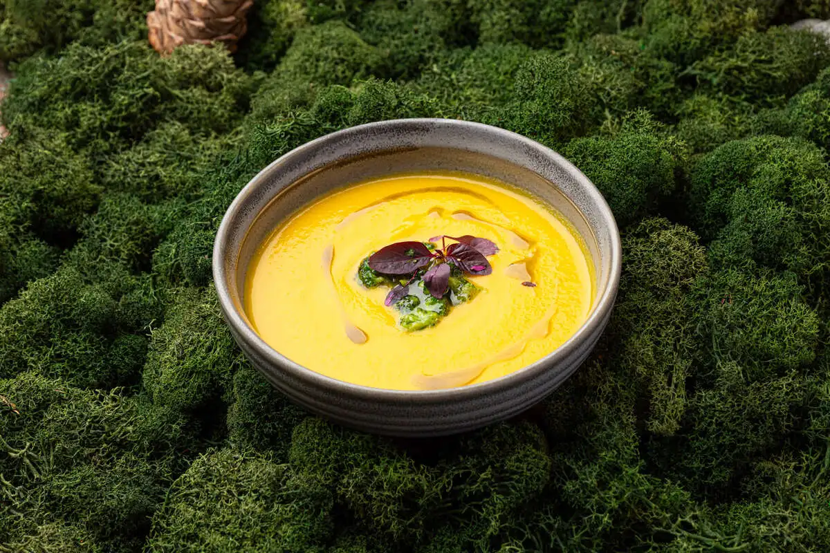 Суп тыквенный с жаренной брокколи