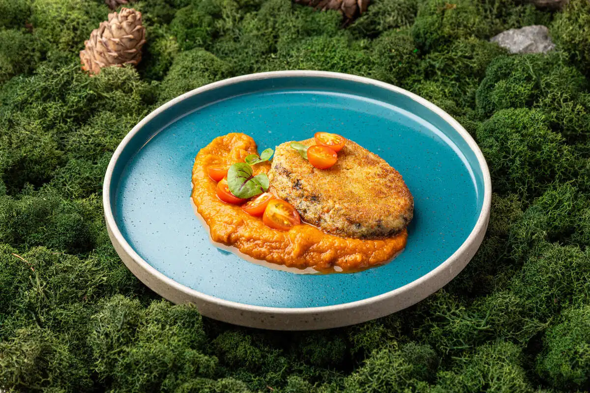 Стейк из овощей на овощном дипе 