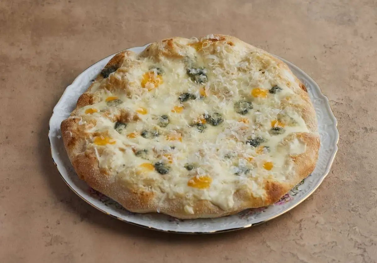 Сырная пицца из Чайки