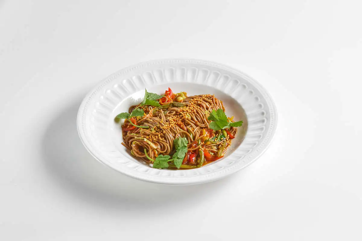 Гречневая паста с овощами