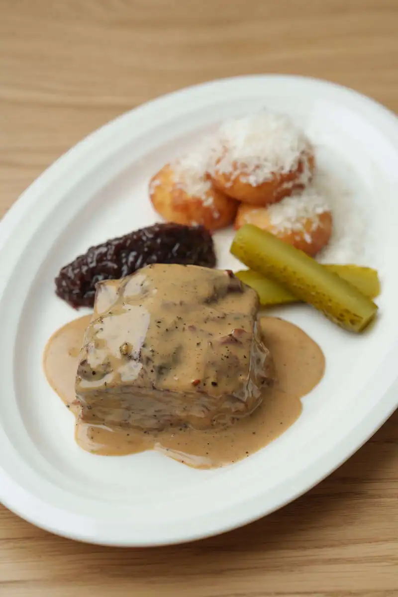 Телячья щека, картофель дофин, перечный соус