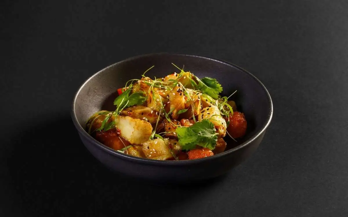 Карамелизованные баклажаны с хрустящим сыром тофу